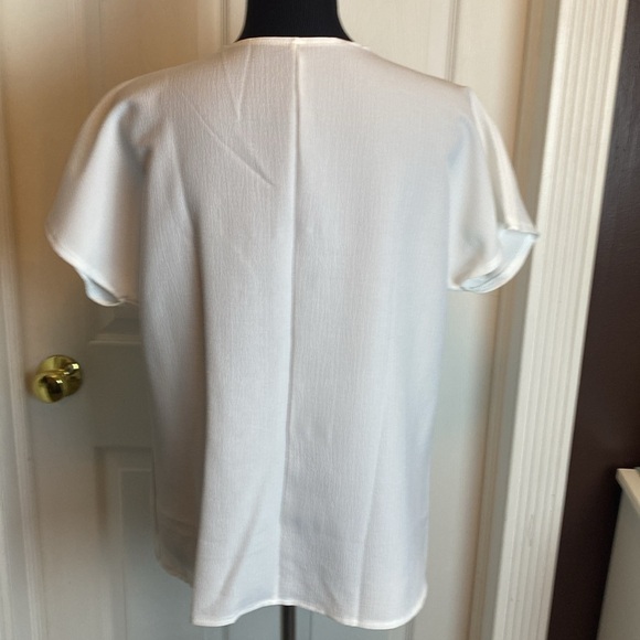 Women’s White V-Neck Blouse NWOT - Picture 5 of 5